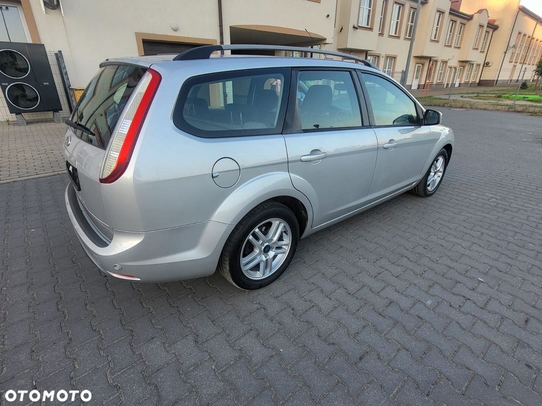 Ford Focus 1.6 16V Ambiente - 8