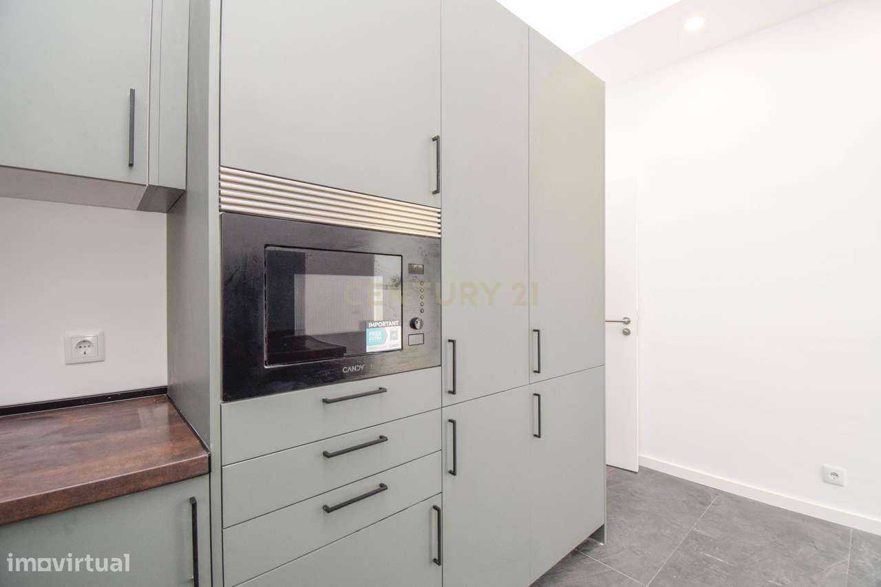 MORADIA T2 com Jardim * Bairro tranquilo em Cova da Piedade Almada-14