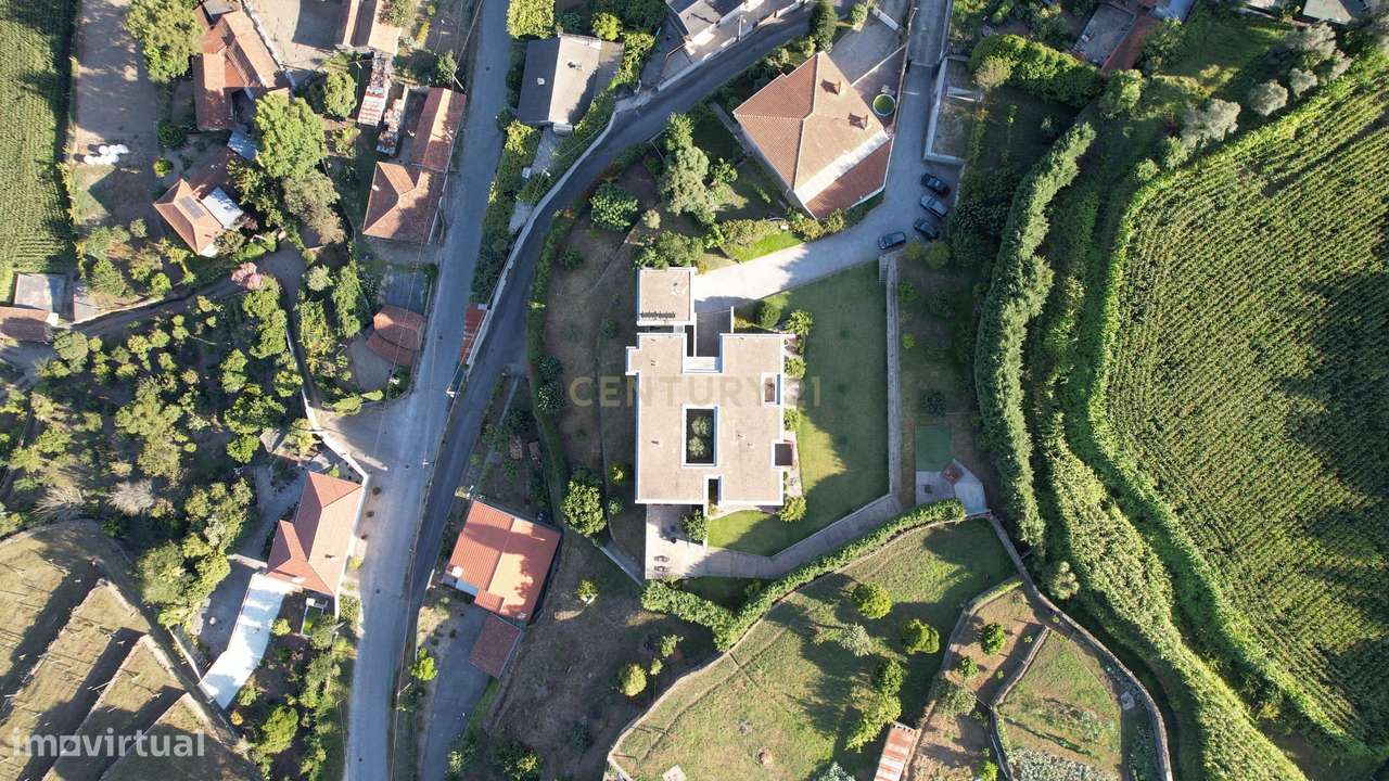 "Quintinha" - Moradia Moderna, com terreno, entre a cidade e campo - Grande imagem: 4/40