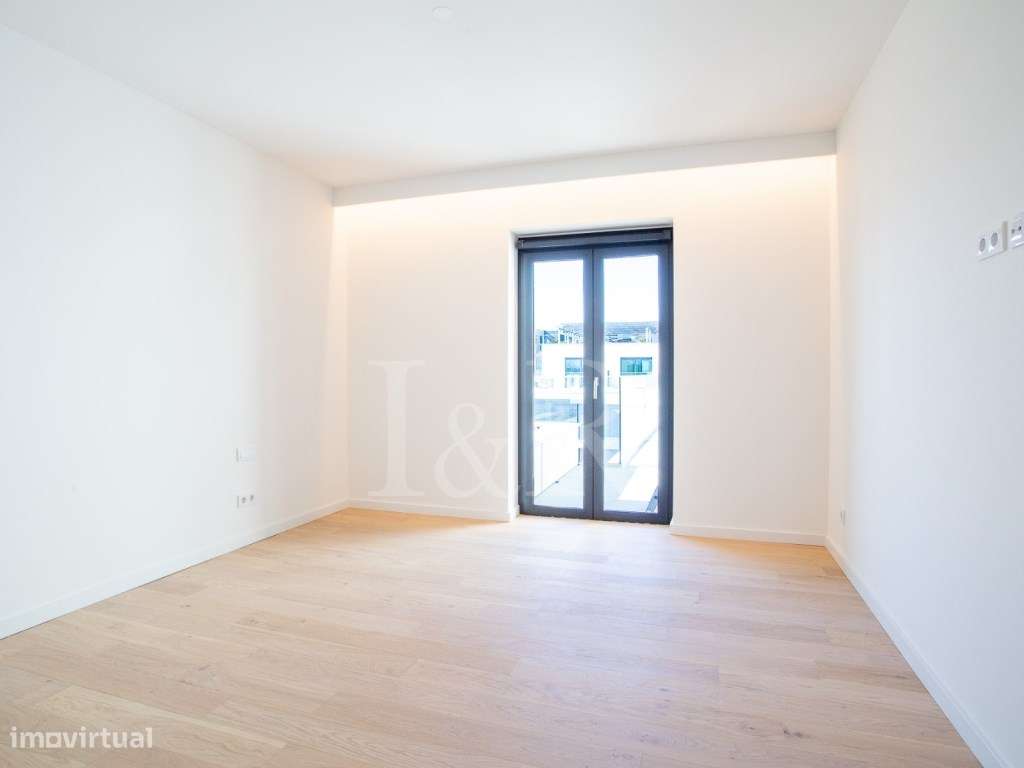 Apartamento T4 com varanda e estacionamento na Praça de Espanha - Grande imagem: 3/71