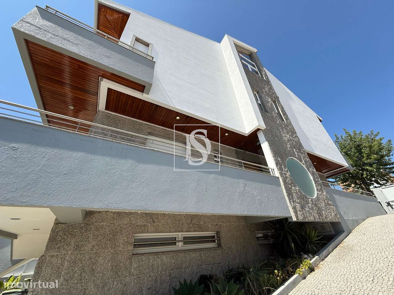 Moradia T4 de Luxo em Valongo com Jardim, Domótica e Acabamentos de Al-26