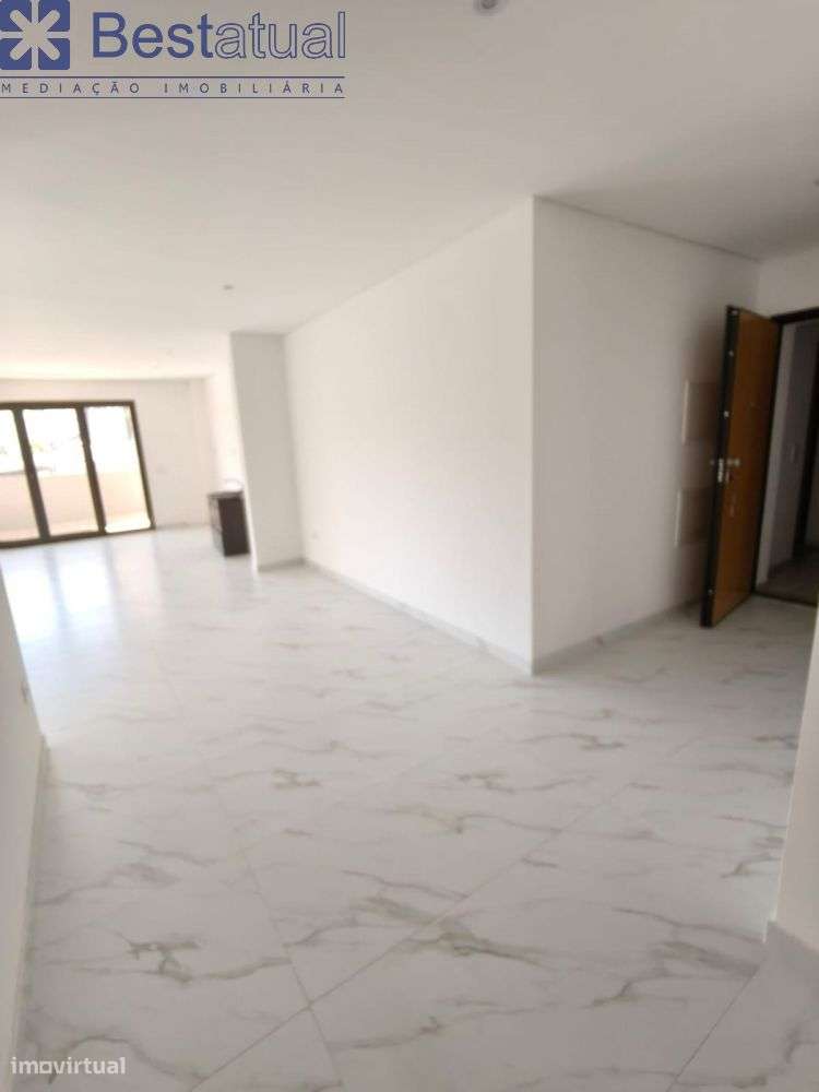 Apartamento T3 c/Lugar de Garagem P/ 2 Carros-9