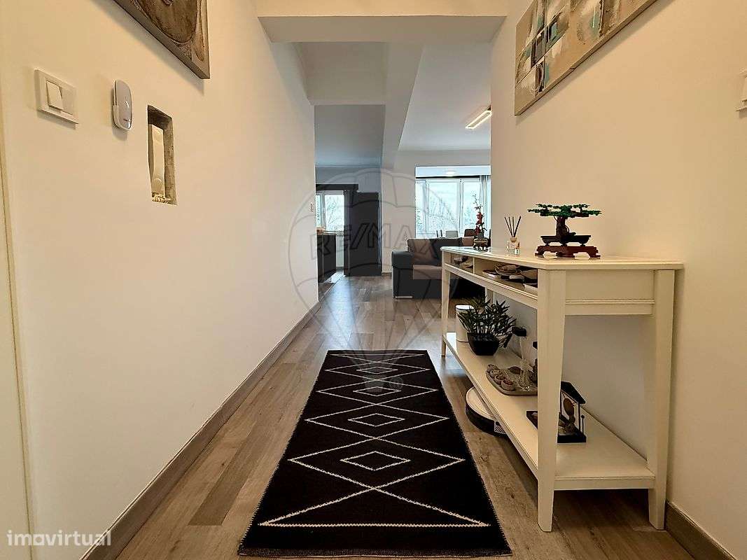 Apartamento T1 Remodelado em Belas-23