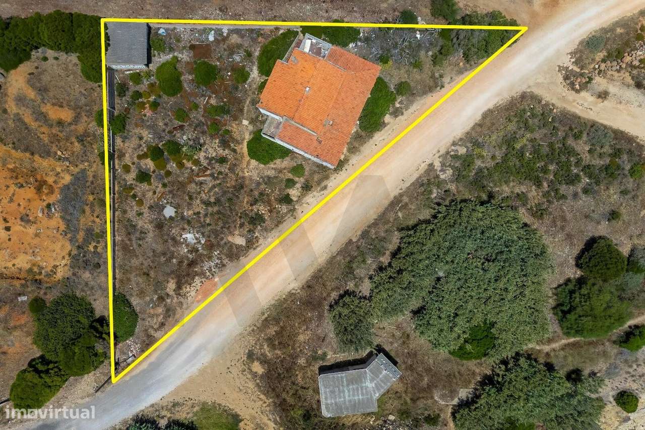 Edificio habitacional por recuperar, composto por 3 apartamentos, com - Grande imagem: 4/5