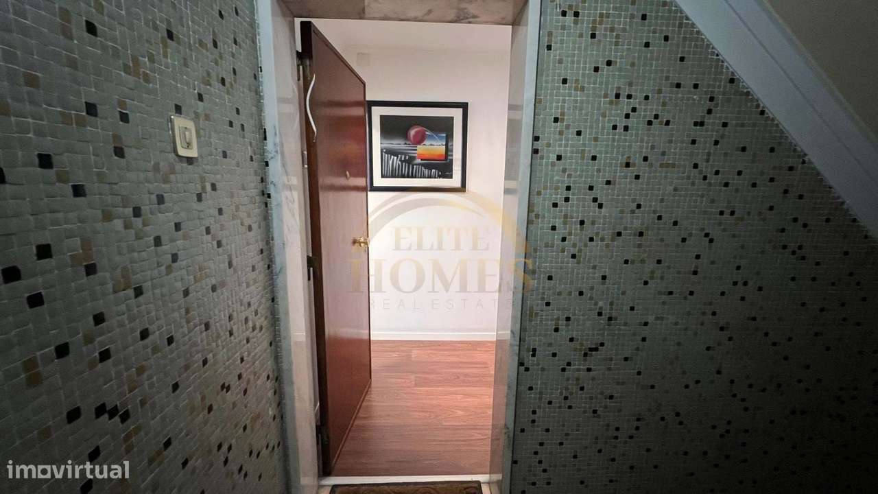 Apartamento T2 Moderno e Remodelado no Centro de Odivelas.-24