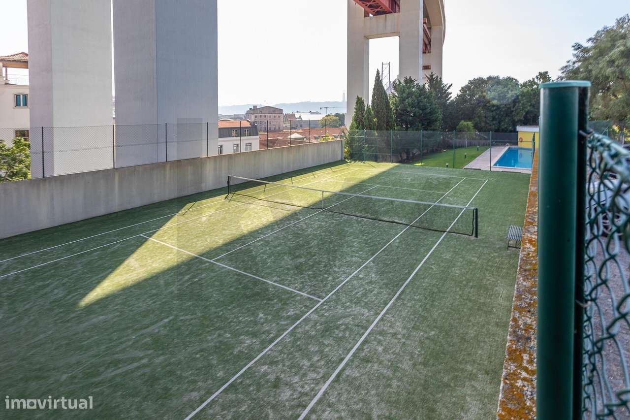 Alcântara | T1 em Condomínio Privado com Piscina, Estacionamento e Seg-34