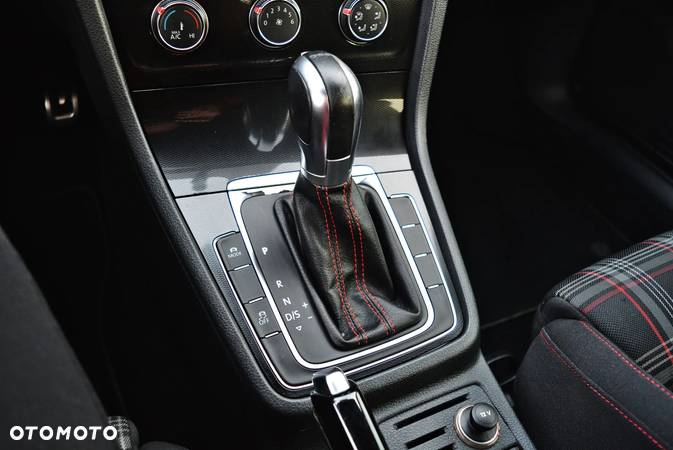 Volkswagen Golf GTI BlueMotion Technology DSG - 21