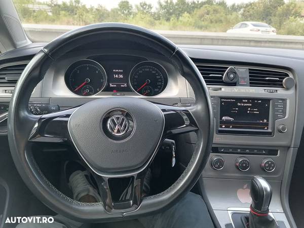 Volkswagen Golf - 1