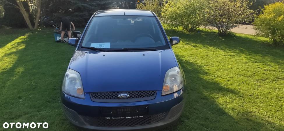 Ford Fiesta 1.6 Trend - 19