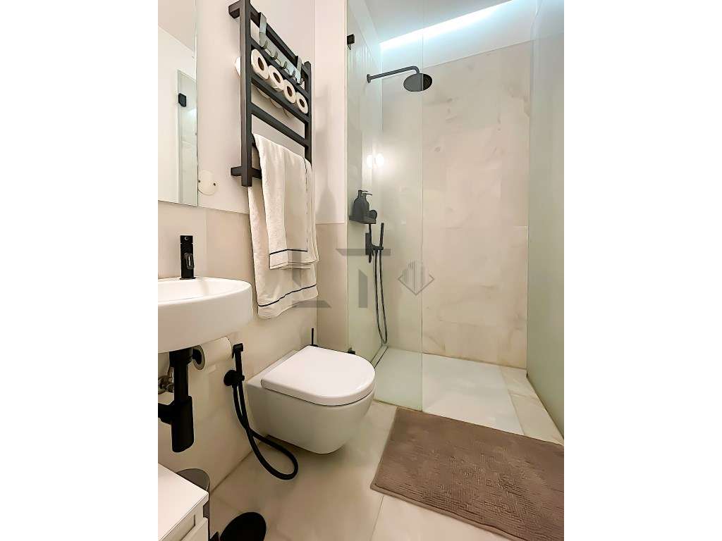 Apartamento T3+1 com Jardim Privado no Palácio Vila Garcia para Ven...-15