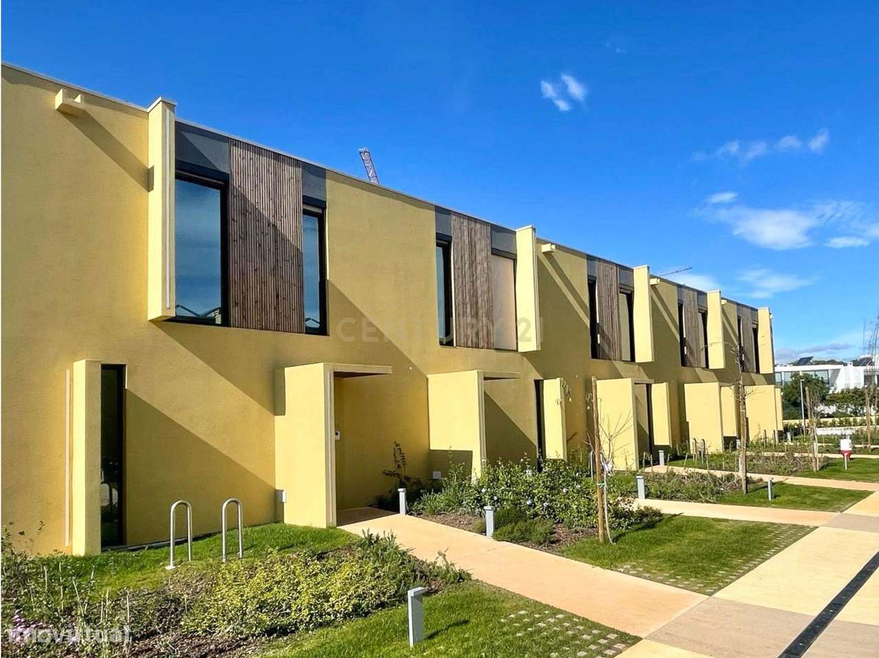 Moradia com piscina no condomínio Vila Moura Parque - Grande imagem: 1/8