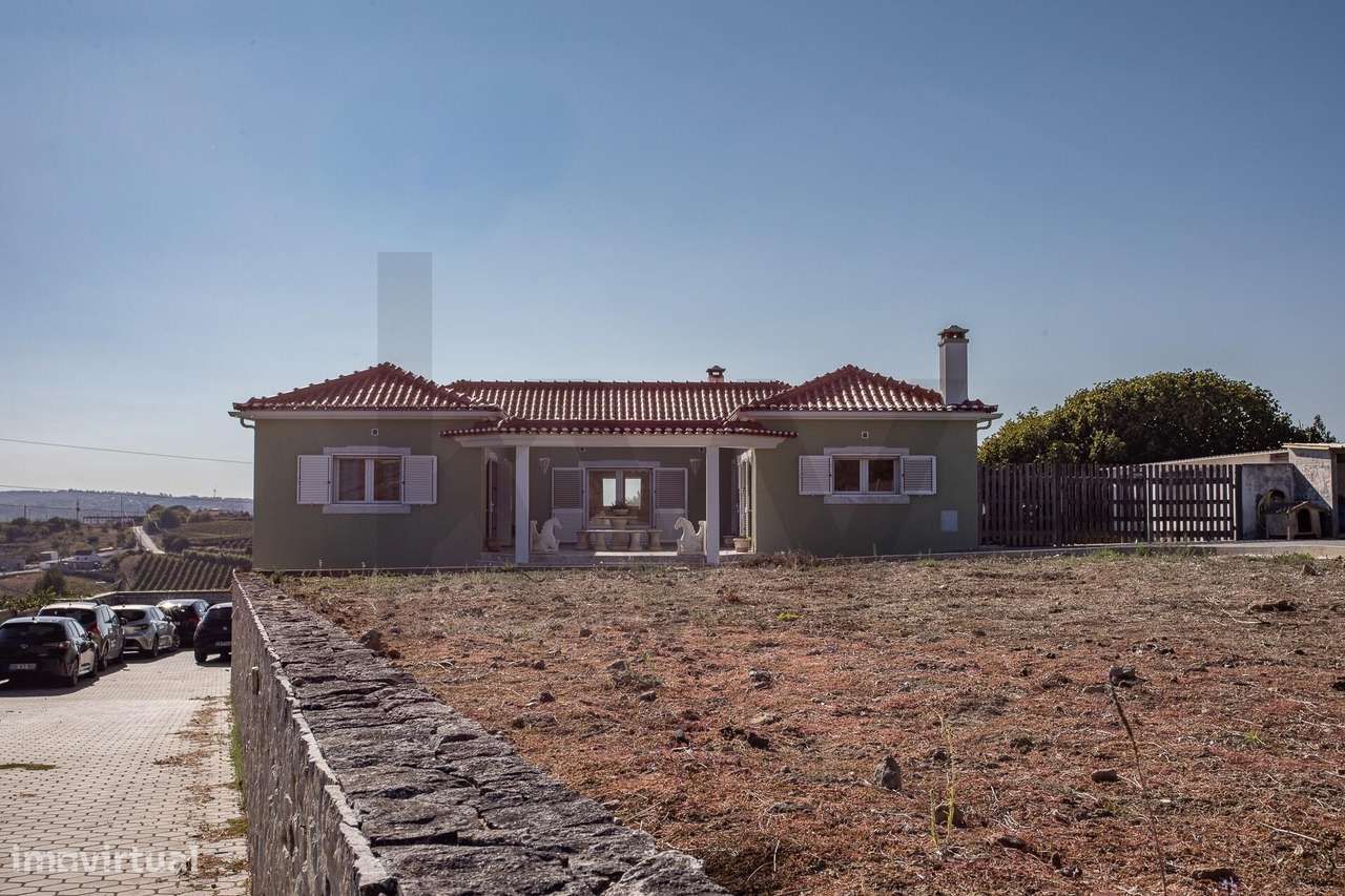 Moradia T3 com garagem, jardim, terraços e logradouro - Grande imagem: 4/60