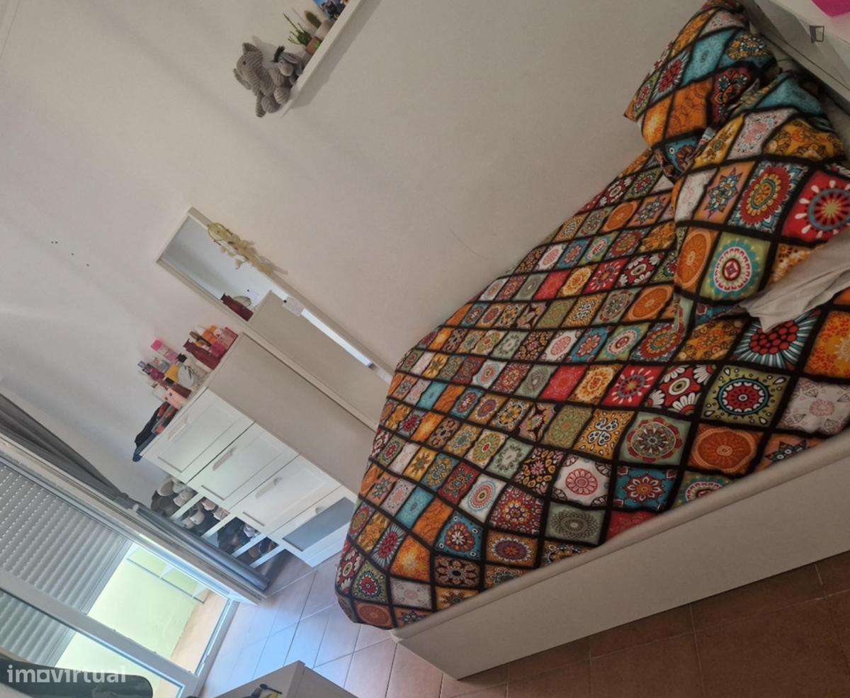 Quarto - localizado em Olaias Lisbon - Grande imagem: 4/9