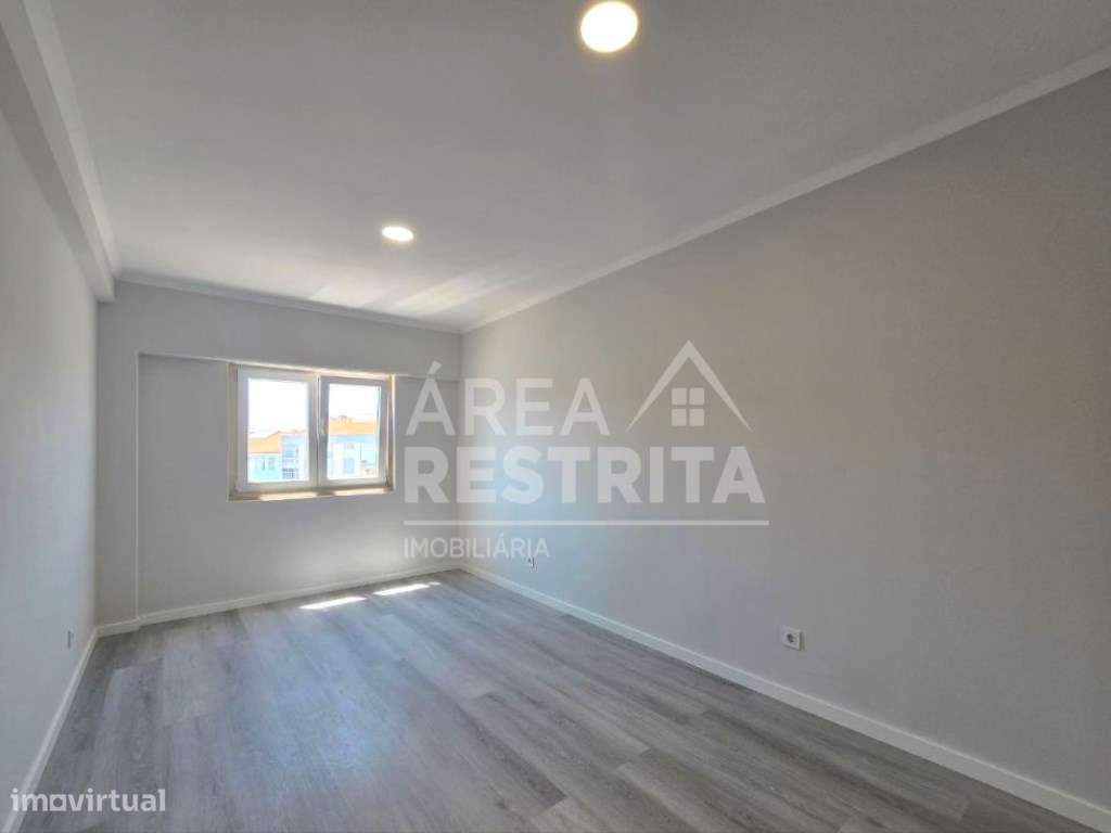 Apartamento T4, totalmente remodelado, na Cruz de Pau-10