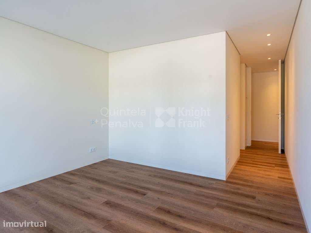 Moradia T7 com jardim e piscina na Verdizela-15