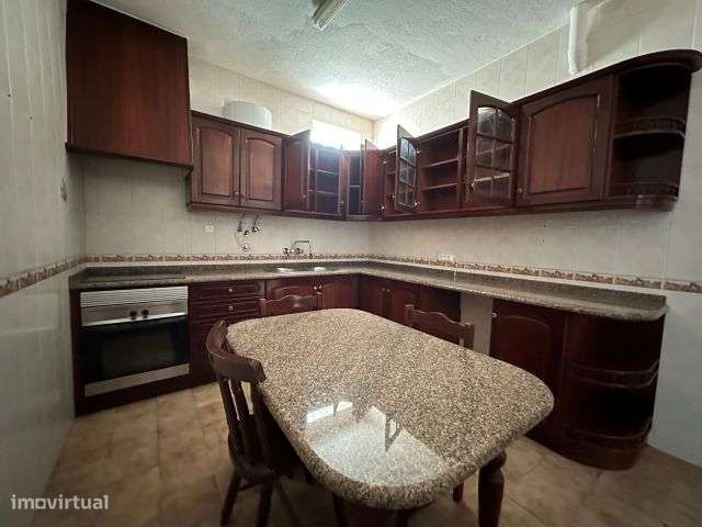 T2 com entrada autónoma e estacionamento | 120 m² | a 3 min da A21 - Grande imagem: 4/8