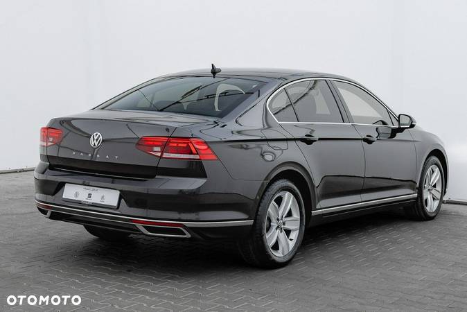 Volkswagen Passat 2.0 TDI Elegance DSG - 4