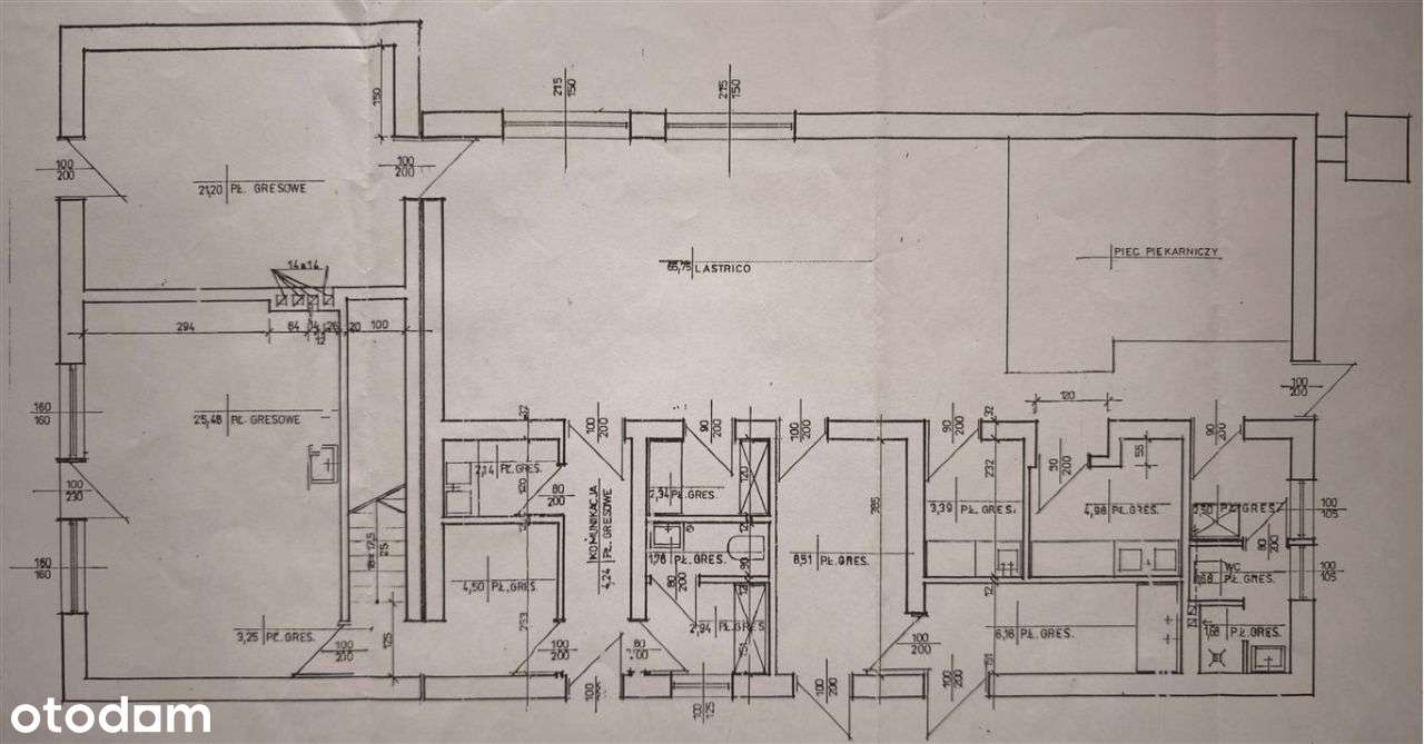 Dwa budynki. Mieszkalny i produkcyjno - magazynowy.-13