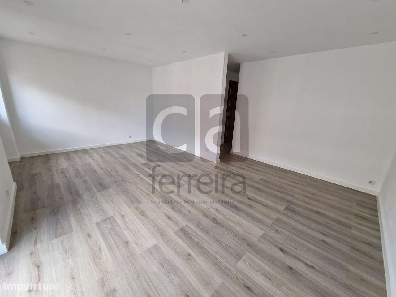 Apartamento T2 todo remodelado junto ao Shopping santarem-16