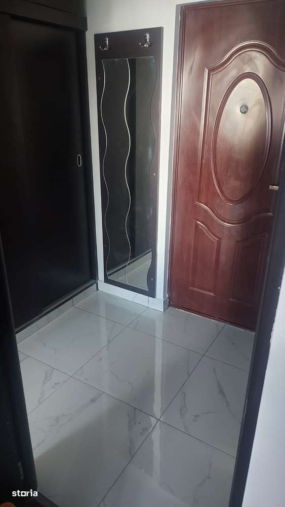Vând garsoniera Mioveni, etaj 2,zona centru-5