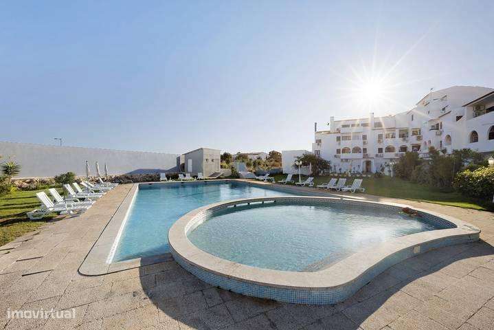 Apartamento T2 em Condomínio Fechado 2º Andar com Elevador com Piscina-18