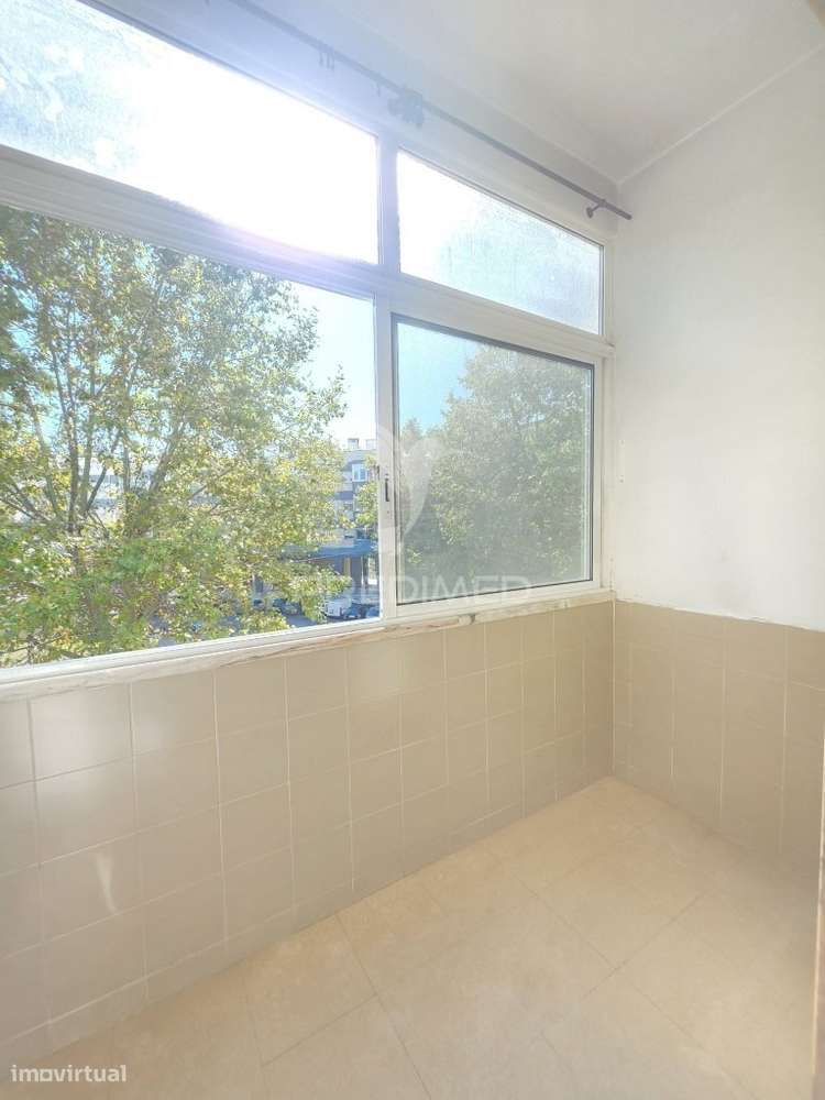 Apartamento T2+1 situado em Santa Clara, Lisboa - Grande imagem: 2/28