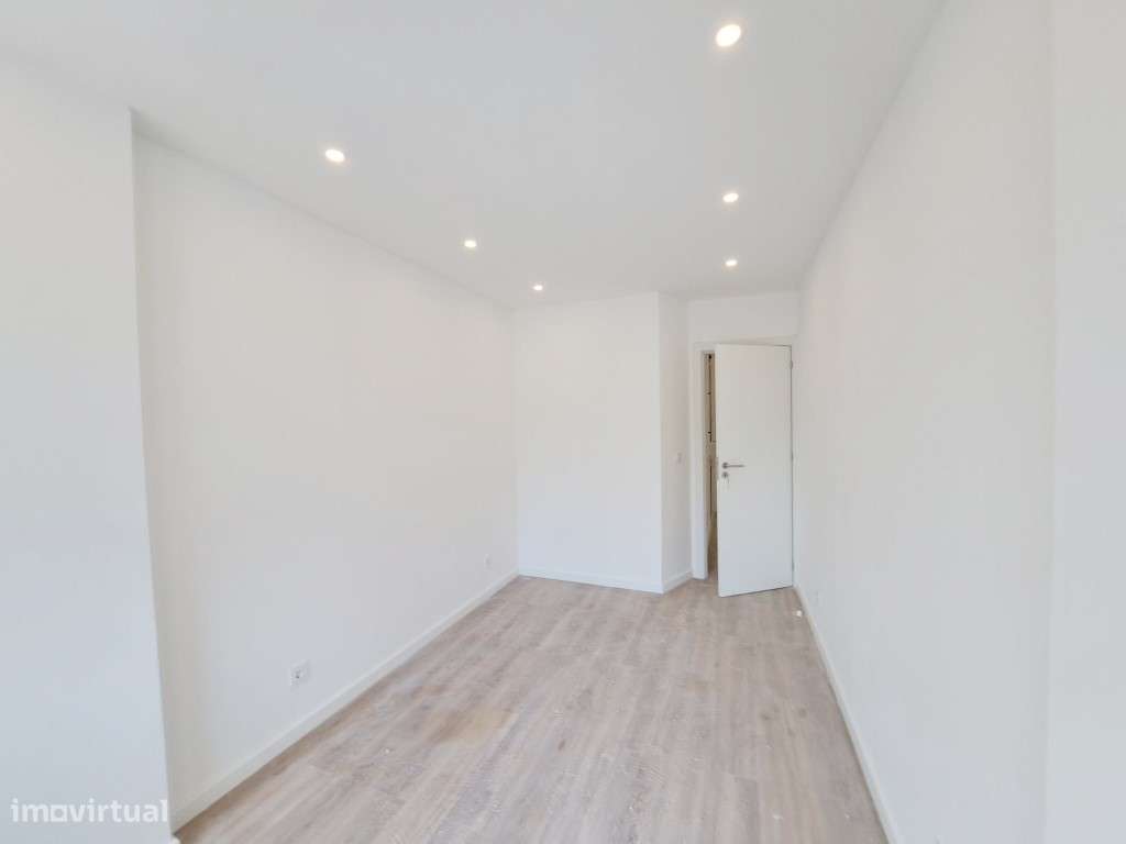 Apartamento T2 com pátio para venda em Algueirão-Mem Martins - Sint...-17