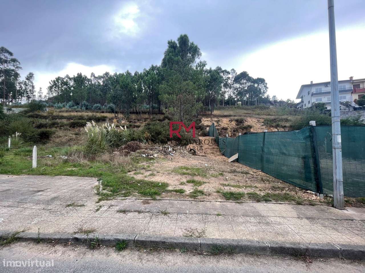 LOTE COM PROJETO APROVADO PARA CONSTRUÇÃO DE MORADIA DE 3 FRENTES |... - Grande imagem: 3/9