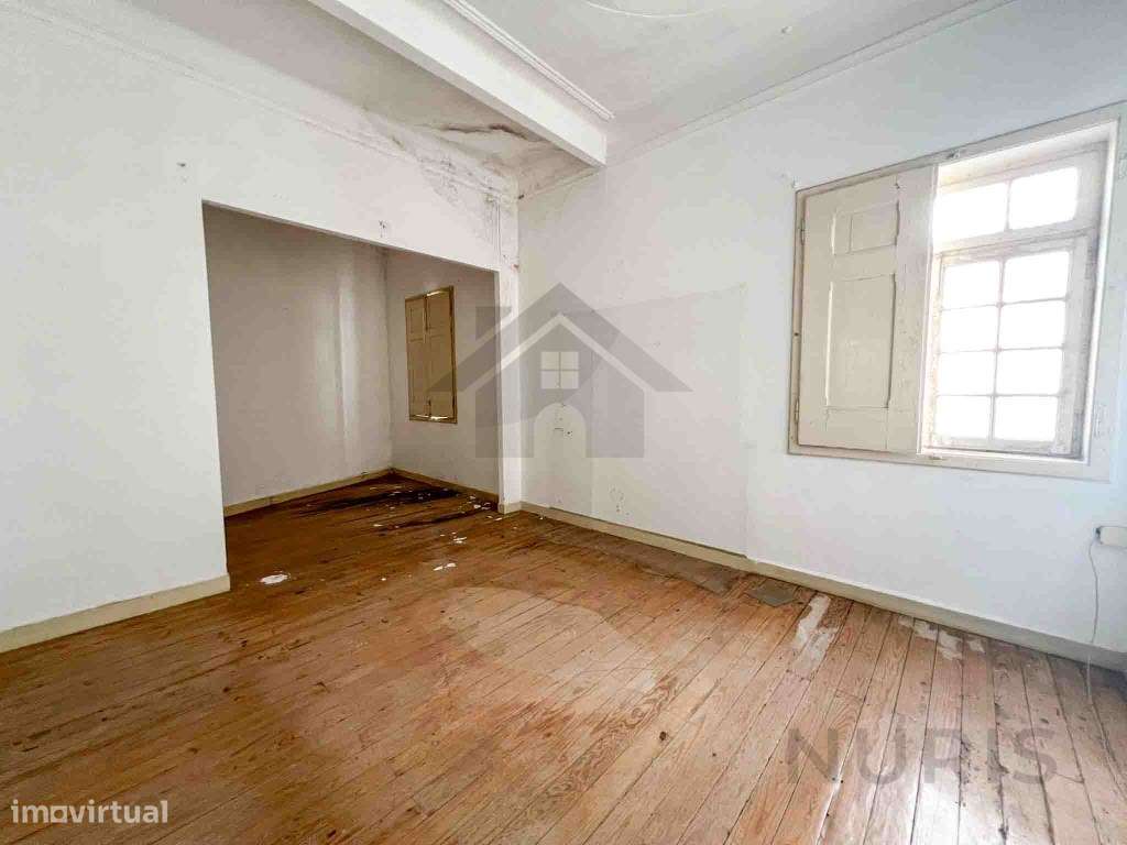 Moradia T3 com Espaço Comercial para Venda em Portimão-4