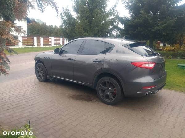 Maserati Levante Granlusso - 4