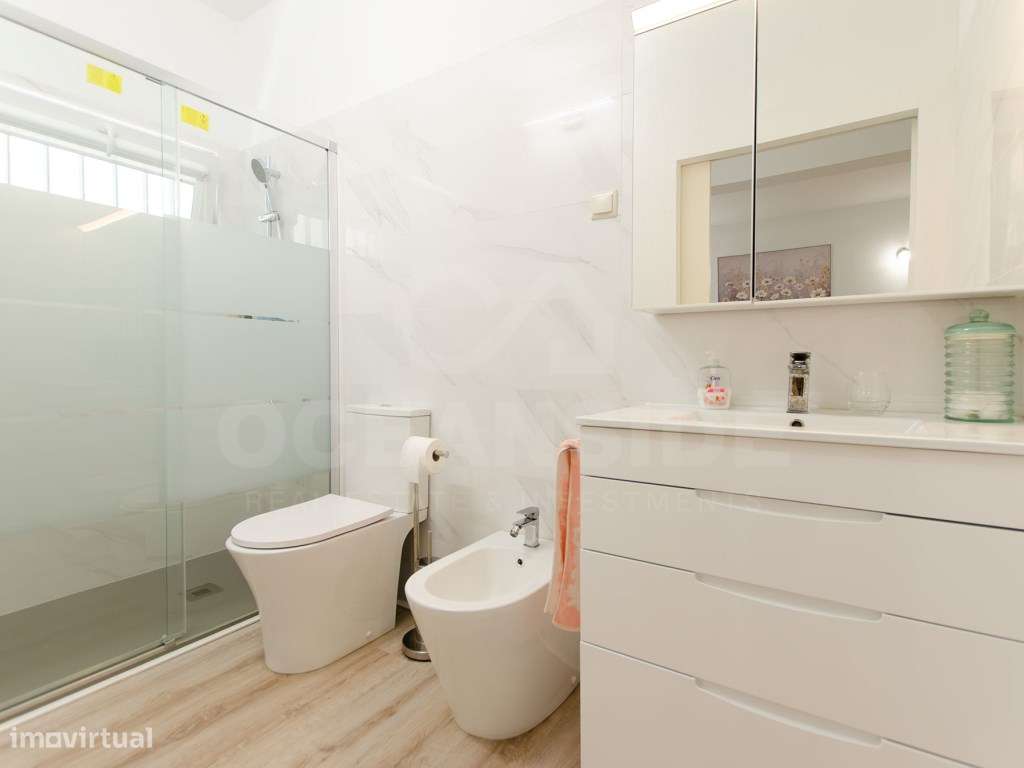 Moradia T6+1 renovada em Benavente-24