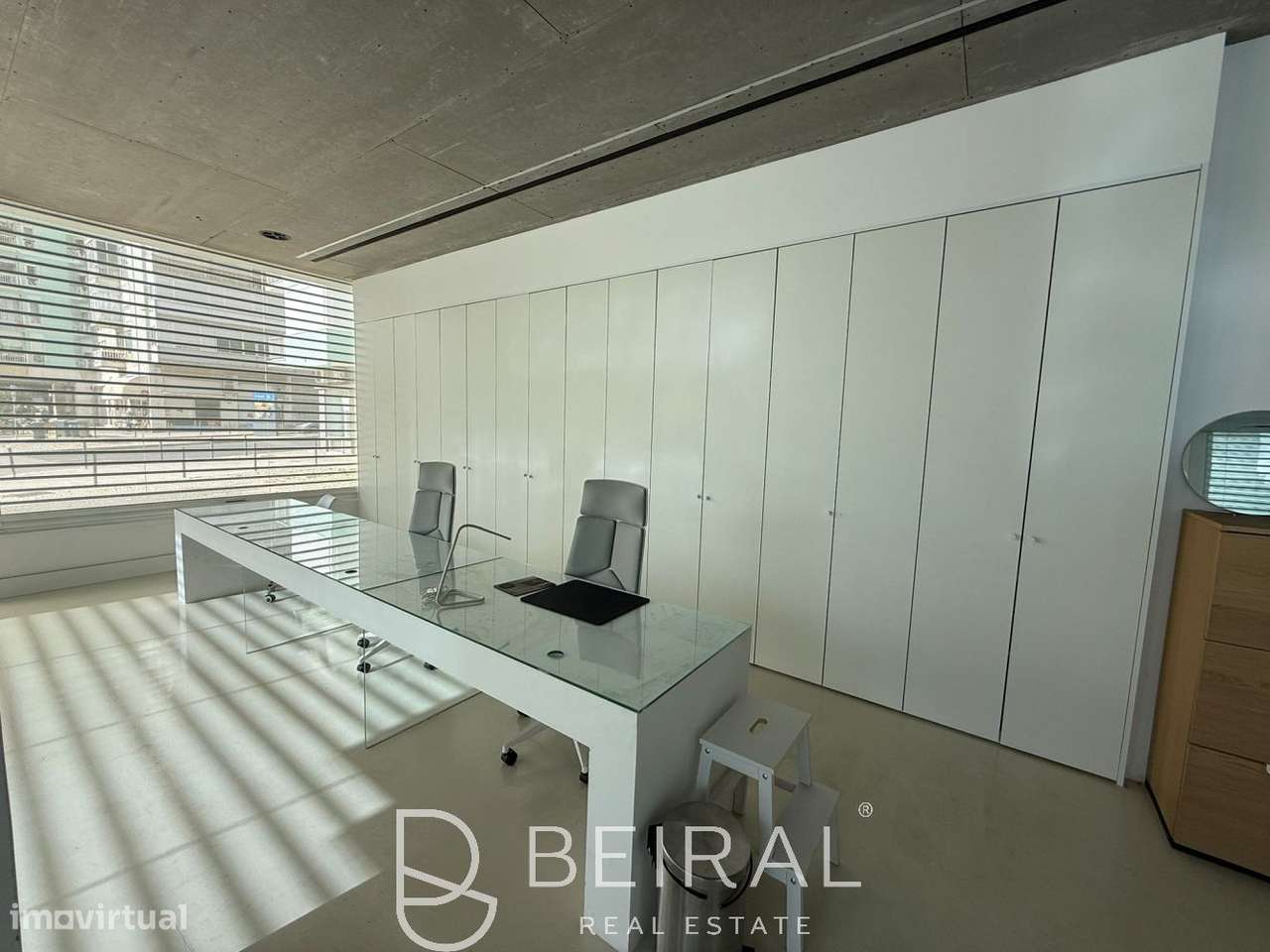 Espaço comercial espaçoso e luminoso no centro de Lisboa-37