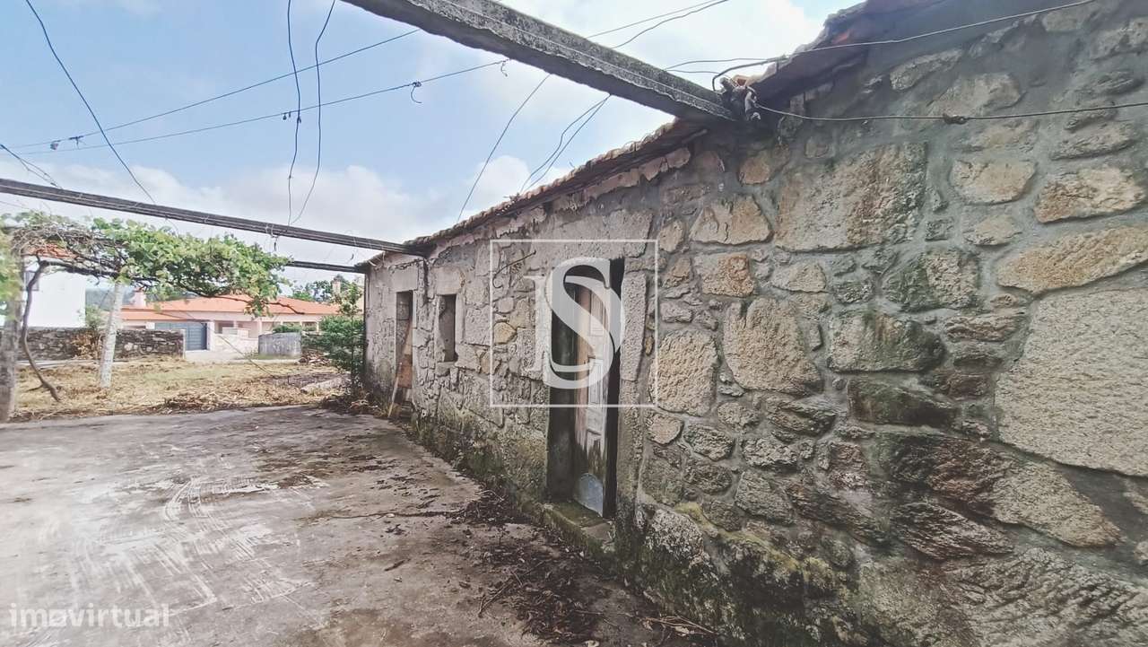 Moradia térrea em pedra, para restauro,  com amplo terreno - Grande imagem: 5/24