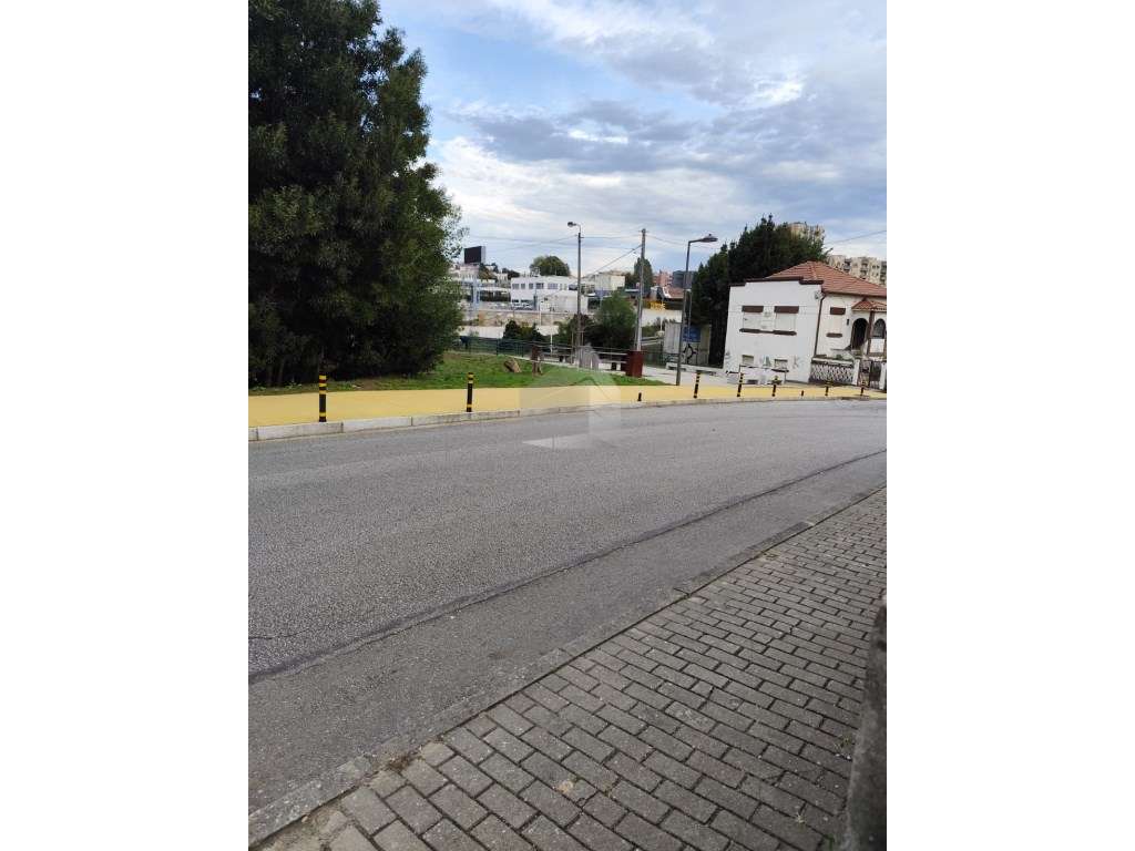 INVESTIDOR. Terreno loteado para 4 moradias, com projeto e especial... - Grande imagem: 5/15