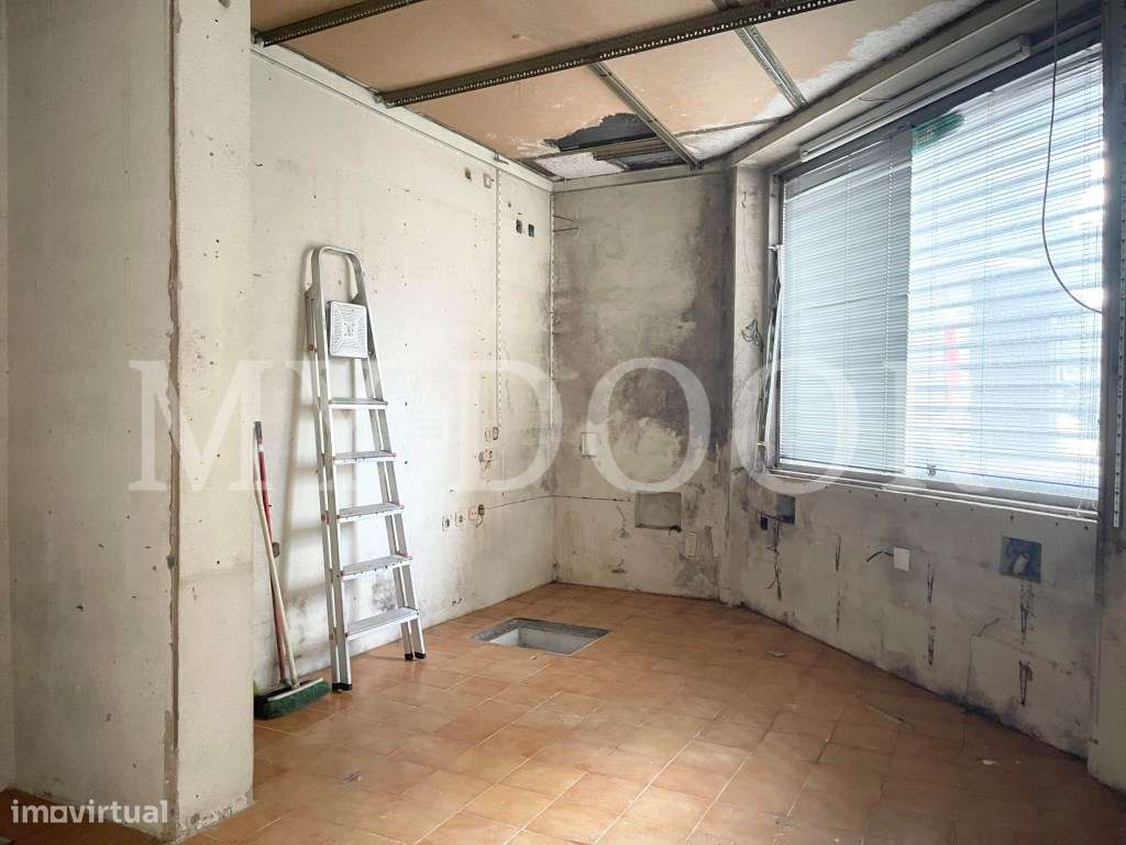 LOJA c/ Cave - Moscavide - Ideal para Comércio / Serviços - CENTRAL - Grande imagem: 4/7