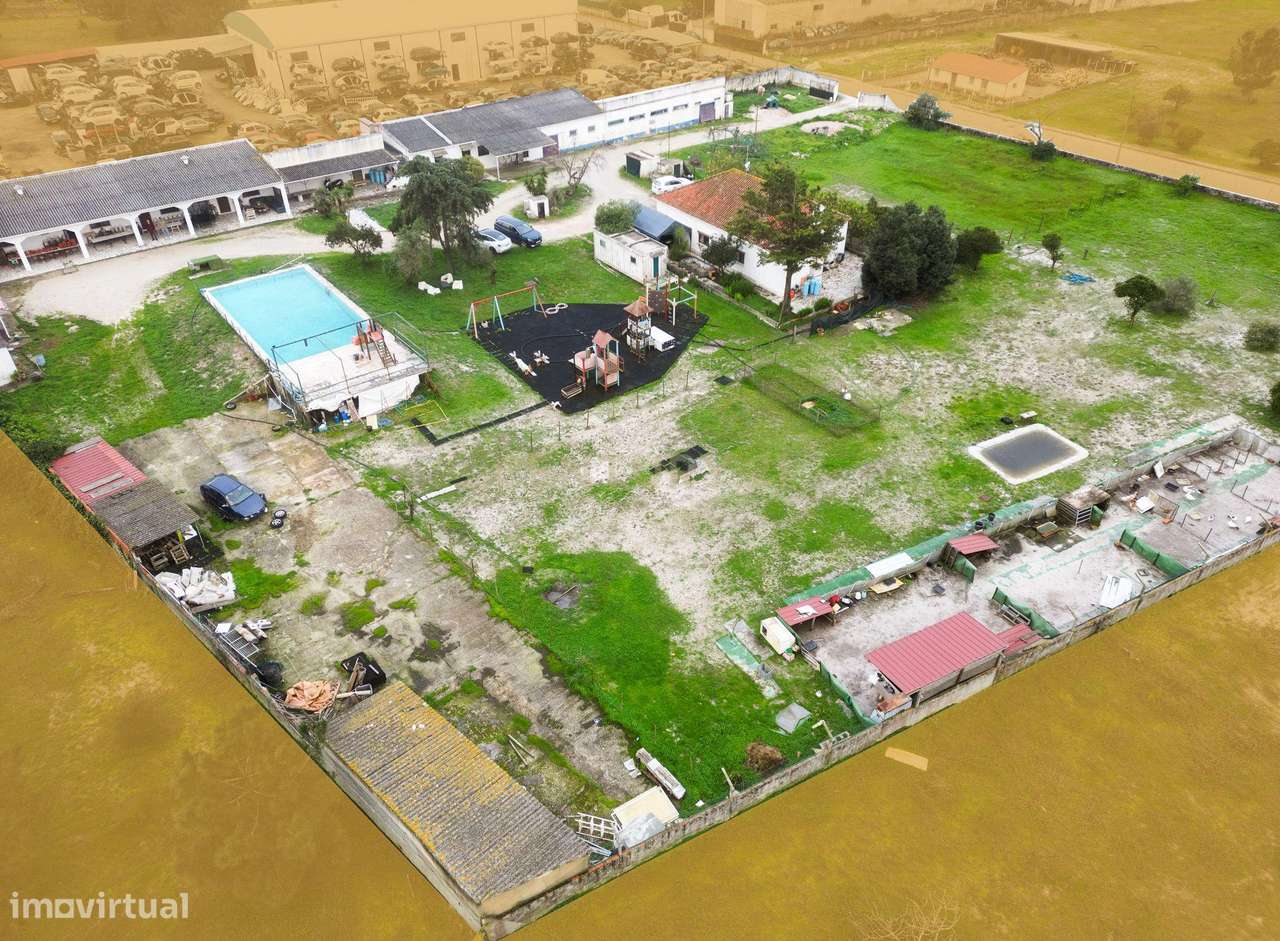 Quinta de 7800 m2  com Casa Principal T3, Apartamento T1 e 6 quartos i-18