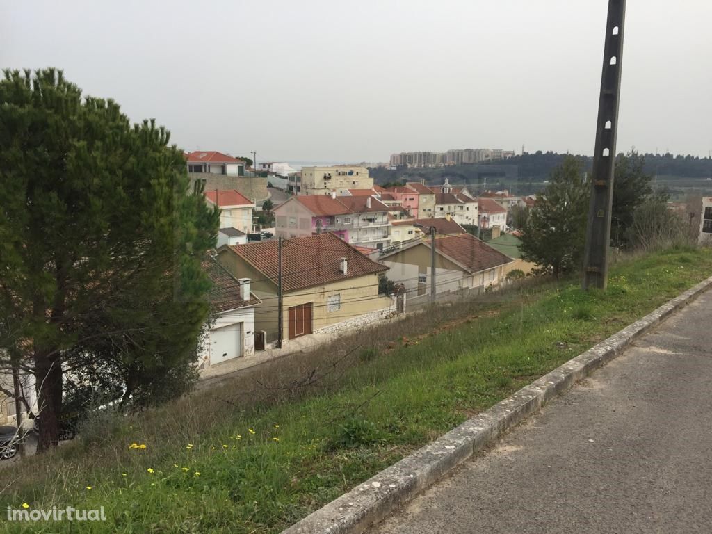 Terreno p/ Construção em Vialonga