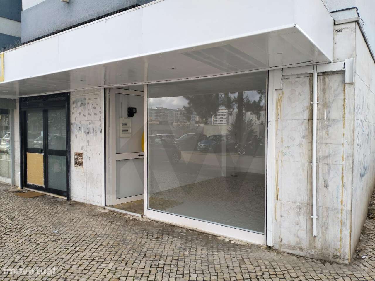 Loja com Montra Grande - Junto a Escola B+S, Laranjeiro - Grande imagem: 5/22