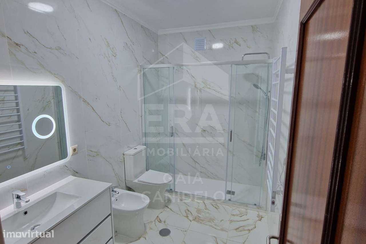 Fabuloso T2 Renovado com 100m2-8