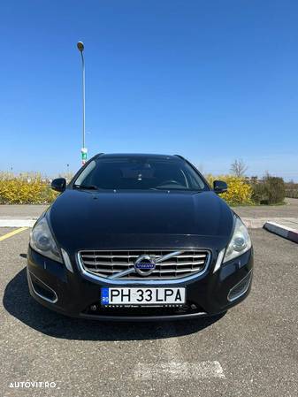 Volvo V60 T4 Momentum - 1