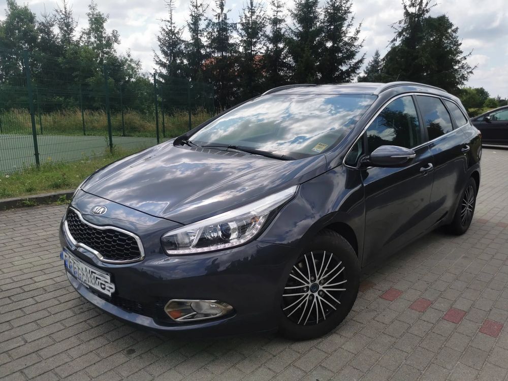 Kia Ceed II (2012-) 1.6 GDI Dream-Team Edition 2013