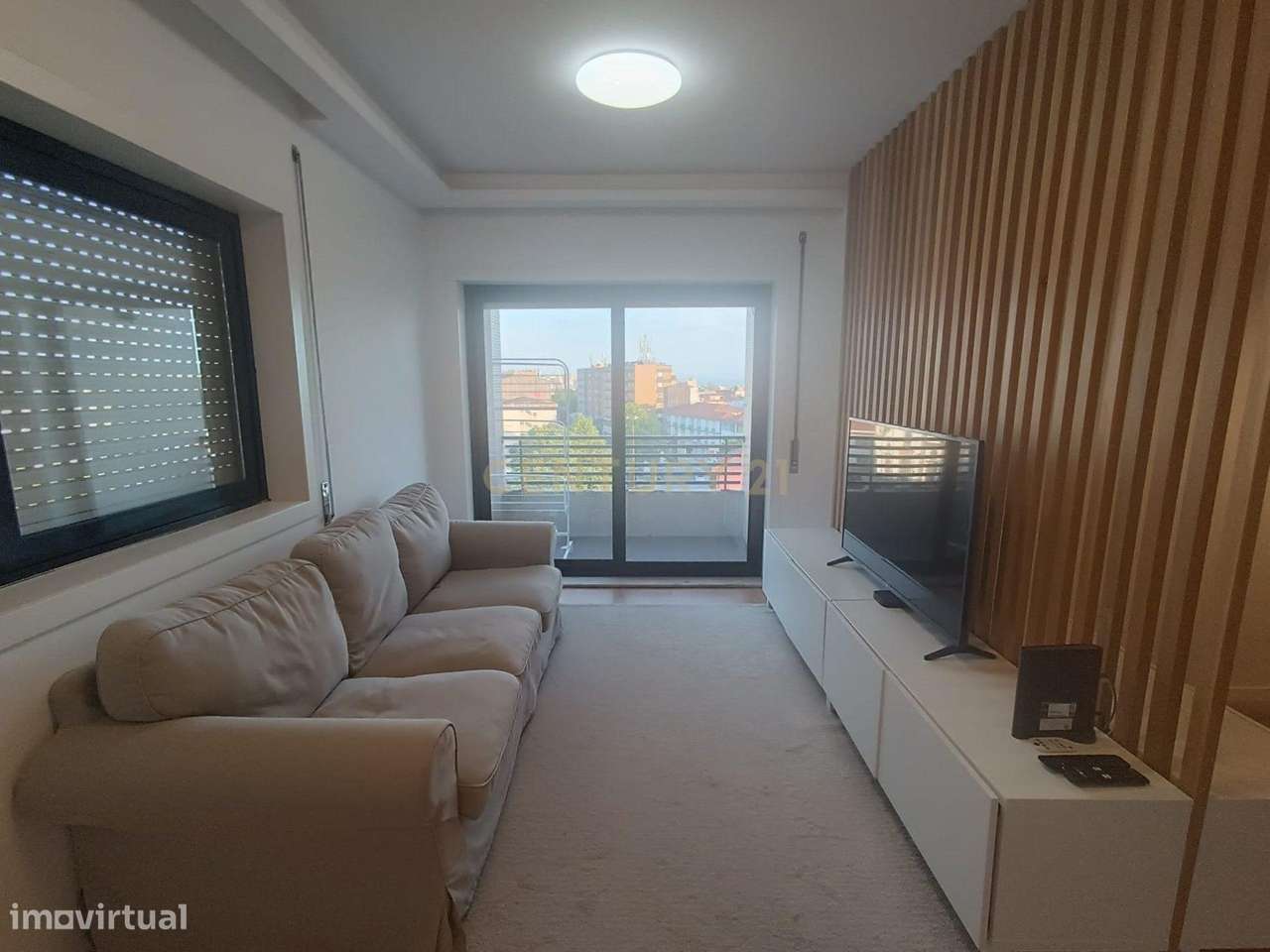 Apartamento mobilado com dois quartos e vista para o mar e para o Port - Grande imagem: 3/29