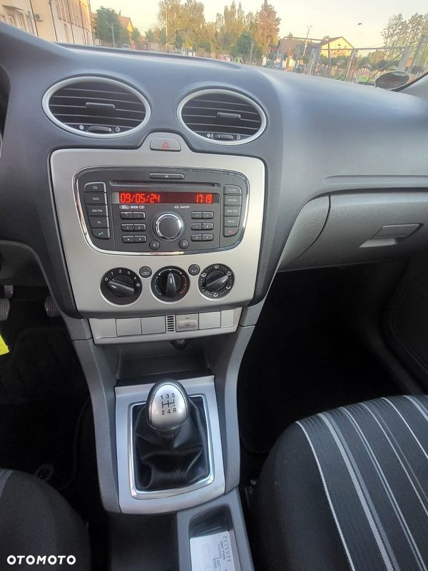 Ford Focus 1.6 16V Ambiente - 9