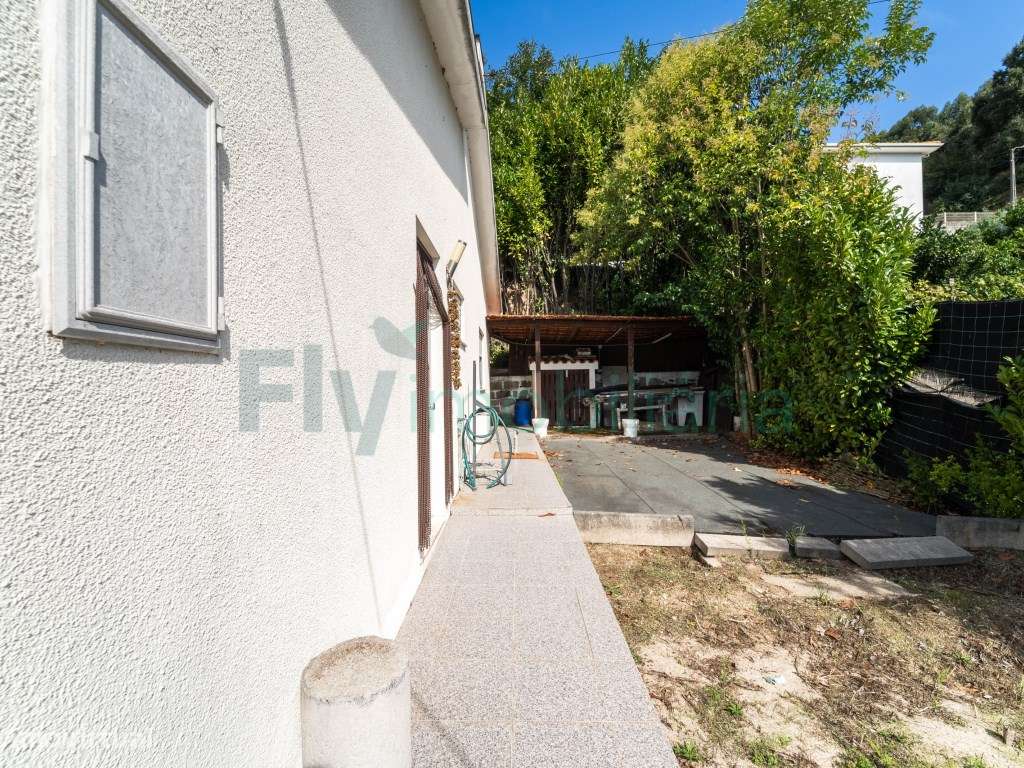 MORADIA TÉRREA COM GRANDE POTENCIAL | GARAGEM E JARDIM-27