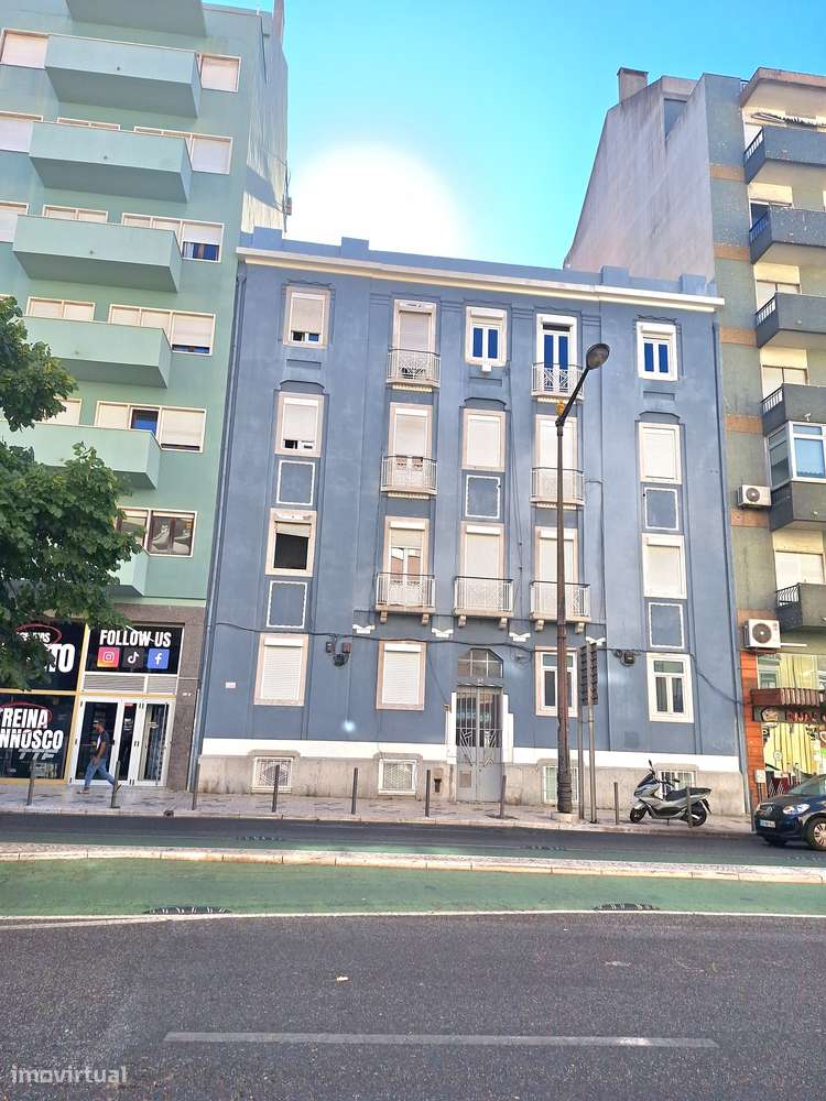 Apartamento ÍMPAR T3+1 com Jardim exclusivo próximo Metro Alameda-23