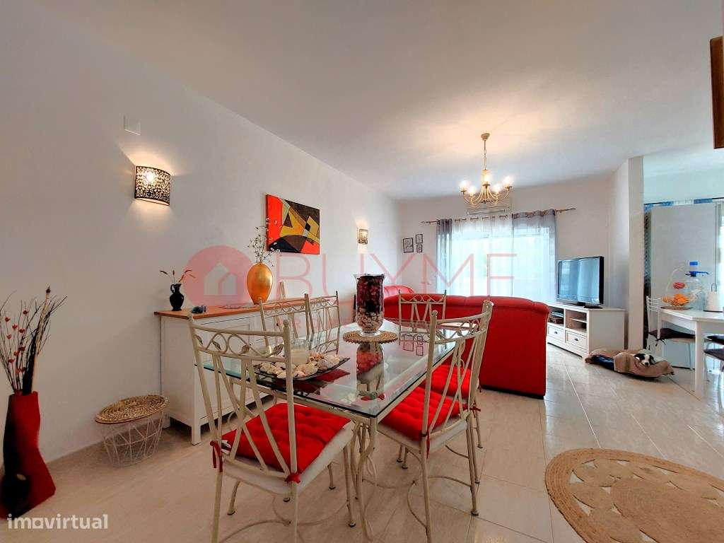 Apartamento T2 com Terraço e Piscina no Centro de Quarteira - Grande imagem: 3/26