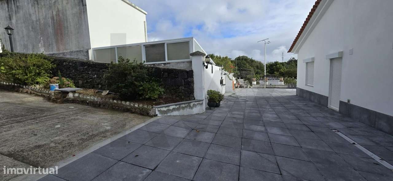 Moradia T4 Renovada, São Roque, ilha de São Miguel Açores - Grande imagem: 3/25