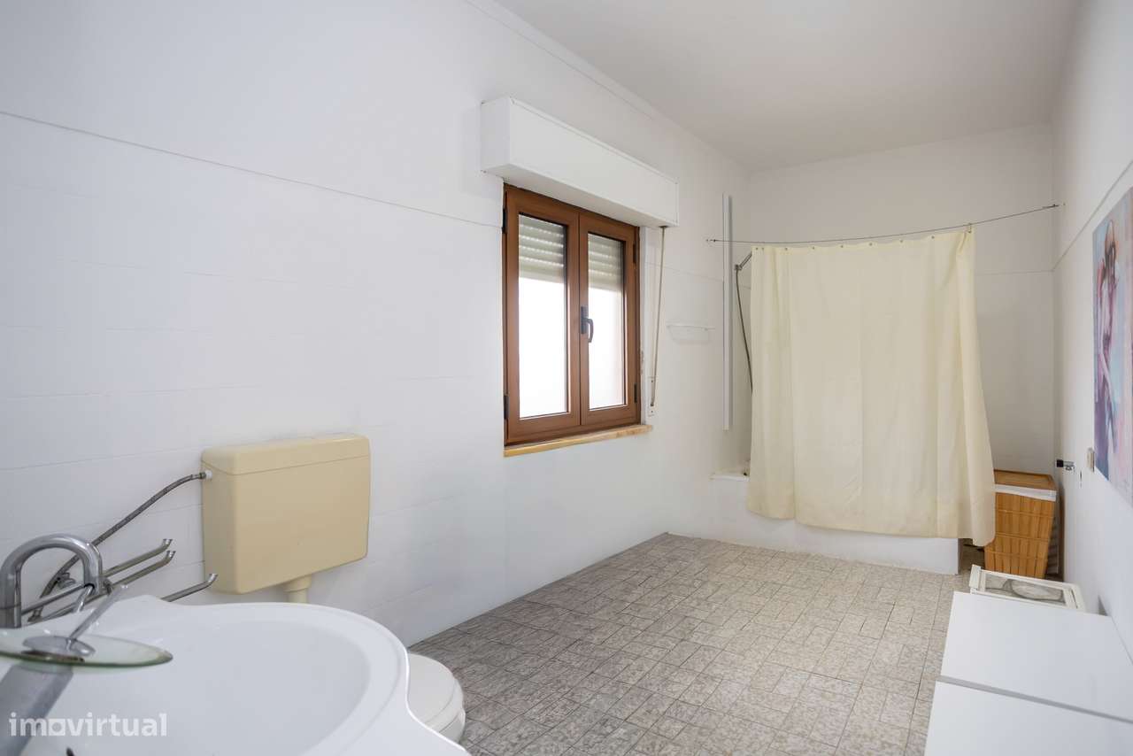 Moradia T5 com 223 m², Box e Sótão na Quinta da Peça, em Loures-28