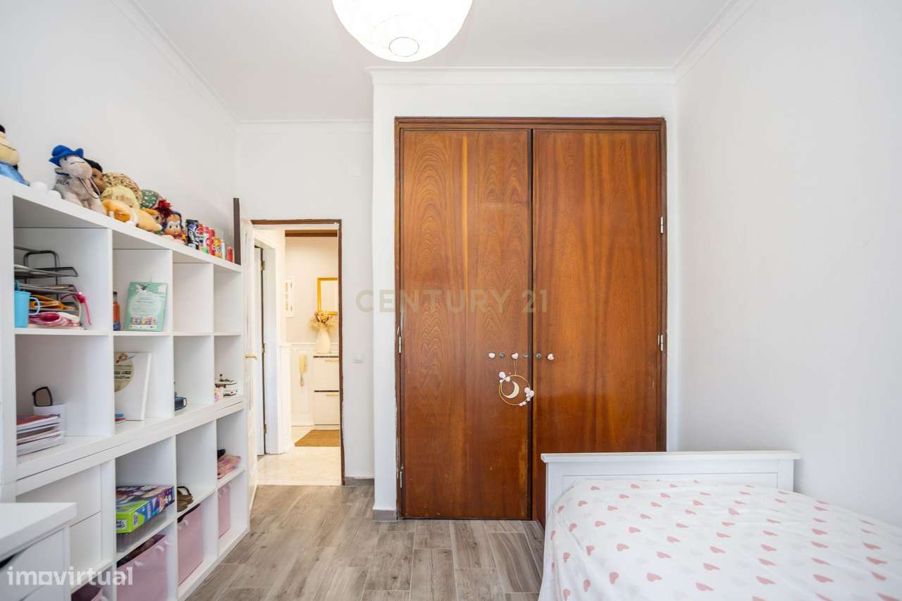 T3 equivalente a T4 no Bairro de São Gabriel com 3 Varandas e Vista Pa-19