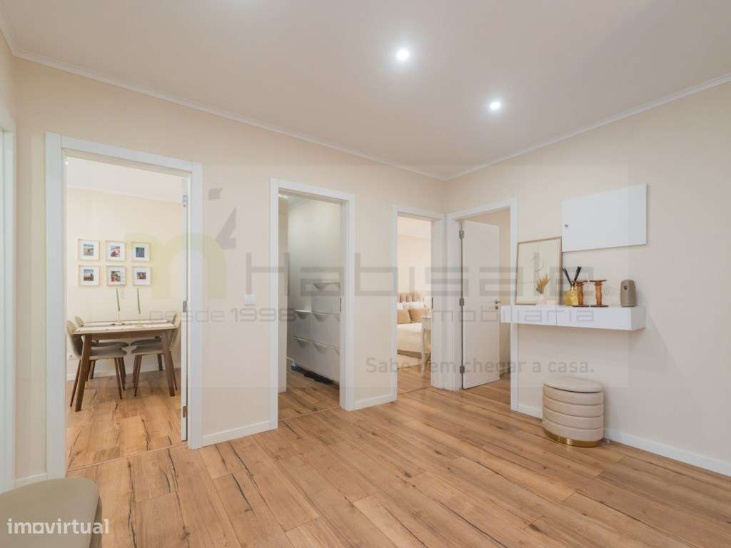 Apartamento T2 totalmente remodelado junto à estação.-10